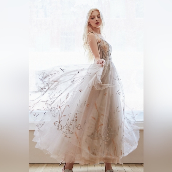 Formal dress - Picture 1 of 10